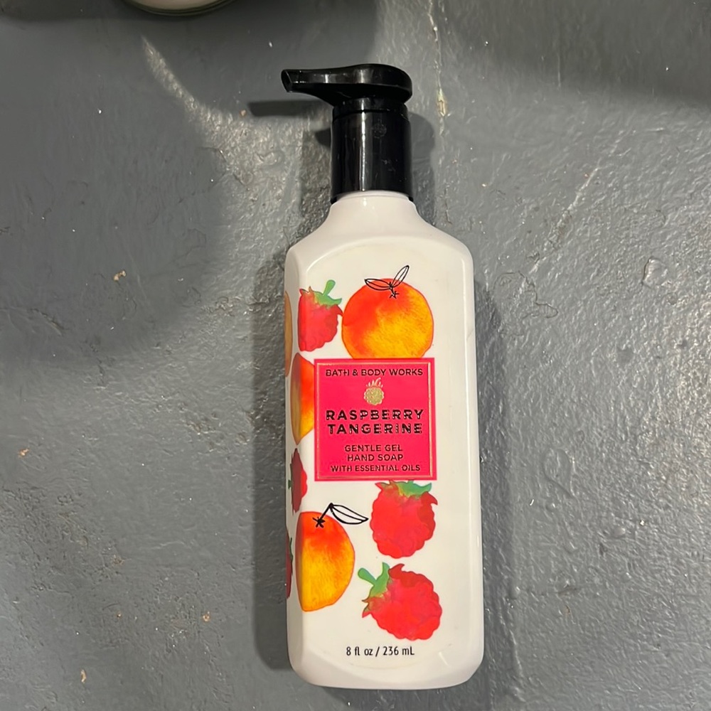 Bath and Body Works Raspberry tangerine gentle gel hand soap